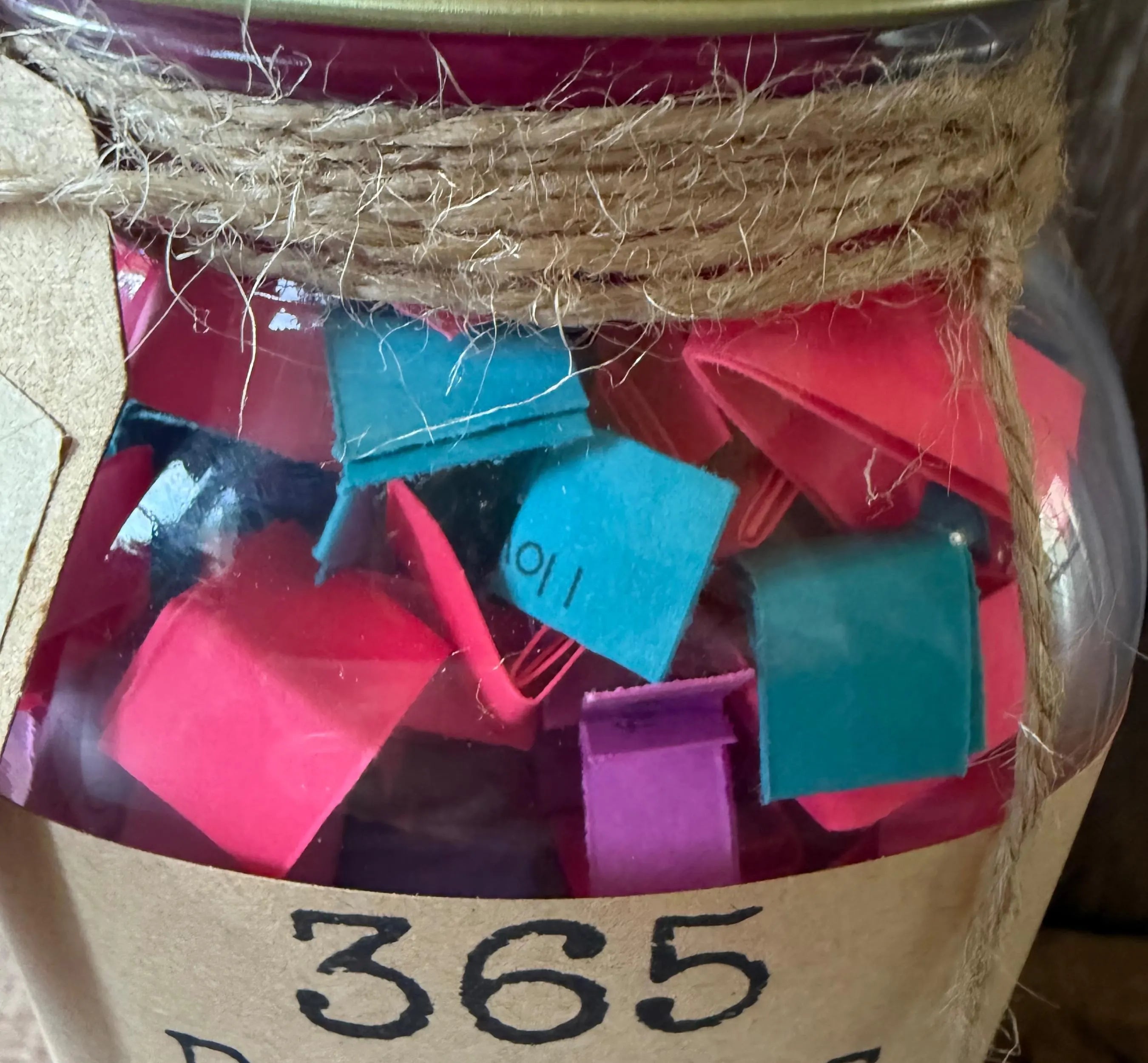 365 Reasons I Love You Jar – Anniversary Gift for Him or Her – Prewritten Love Notes 1st anniversary gift, Couple Gift Idea, paper gif